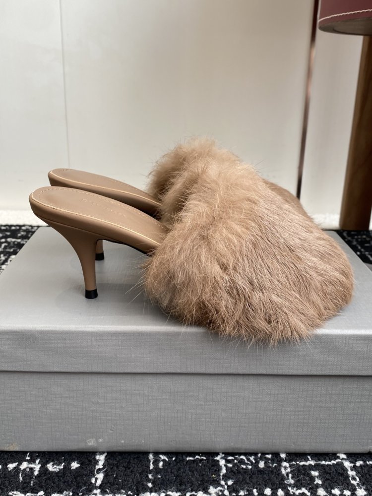 Sandals on fur фото 2