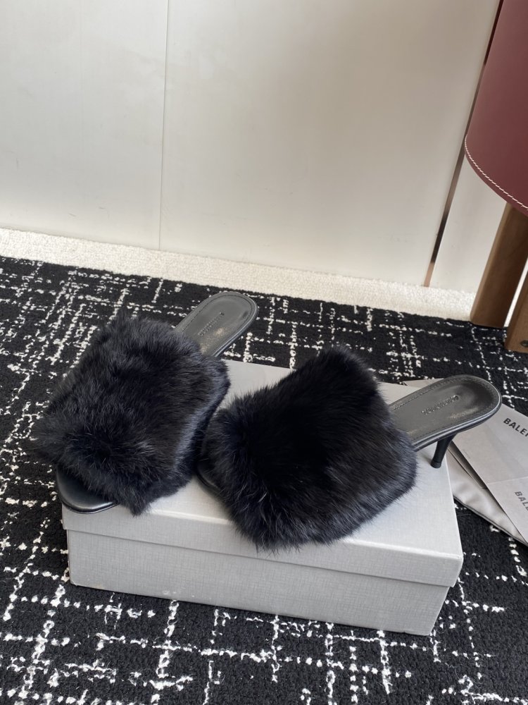 Sandals on fur фото 3