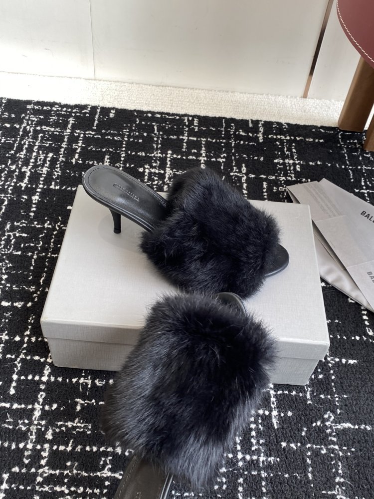 Sandals on fur фото 5