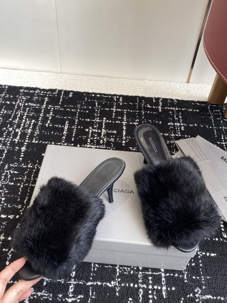 Sandals on fur фото 6