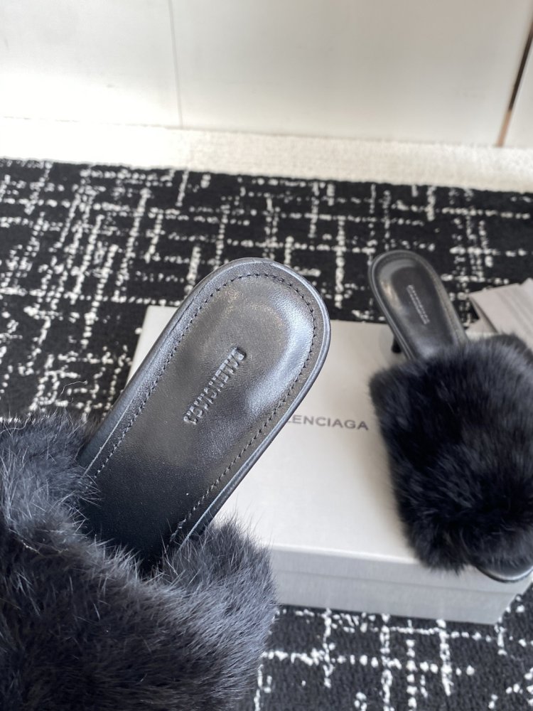 Sandals on fur фото 7