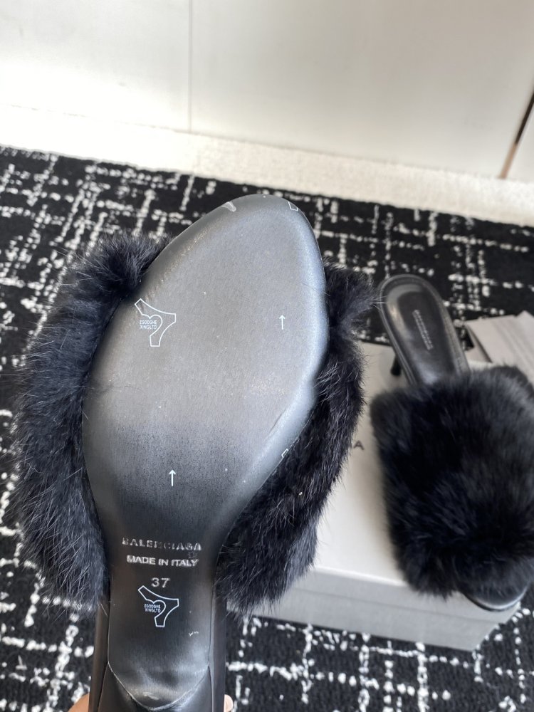Sandals on fur фото 9