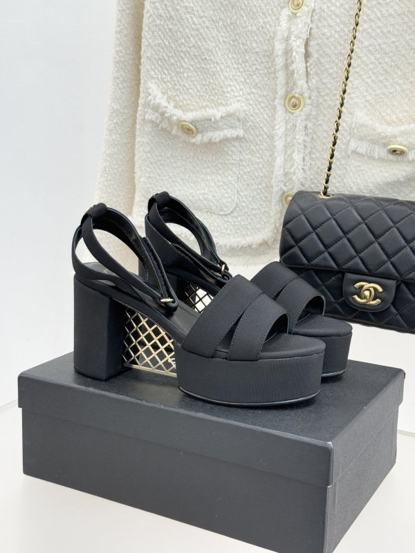 Босоножки на платформе и высоком каблуке Chanel 26P Early Spring