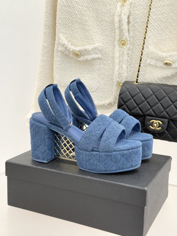 Босоножки на платформе и высоком каблуке Chanel 26P Early Spring