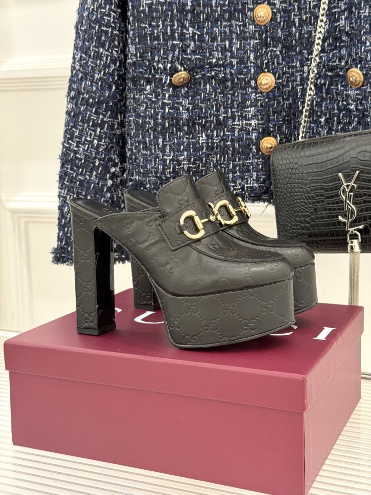 Босоножки на платформе и высоком каблуке