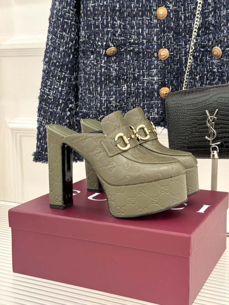 Босоножки на платформе и высоком каблуке