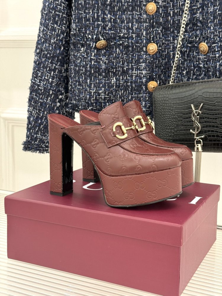 Босоножки на платформе и высоком каблуке