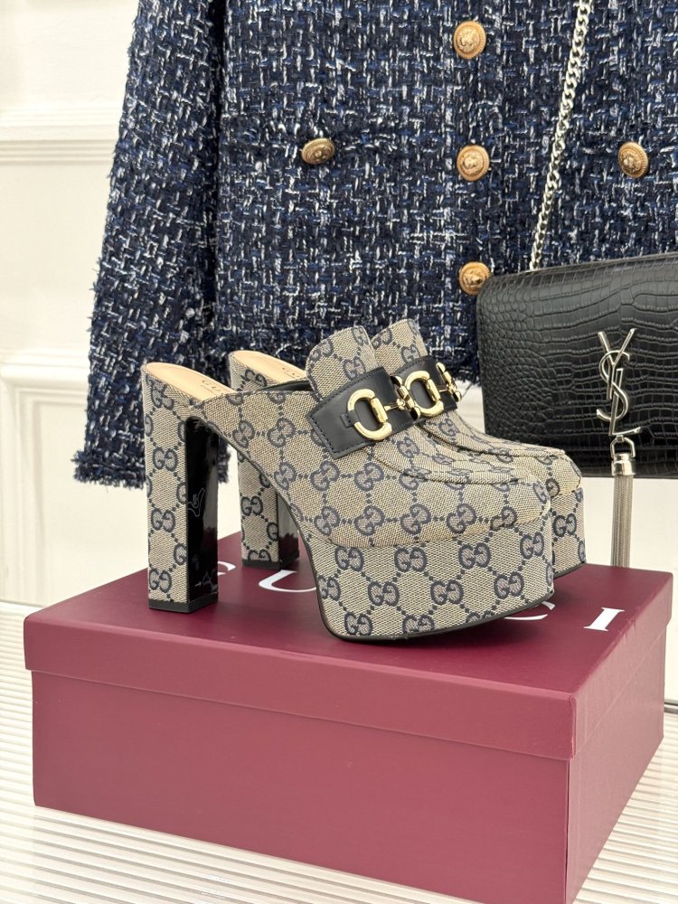 Босоножки на платформе и высоком каблуке