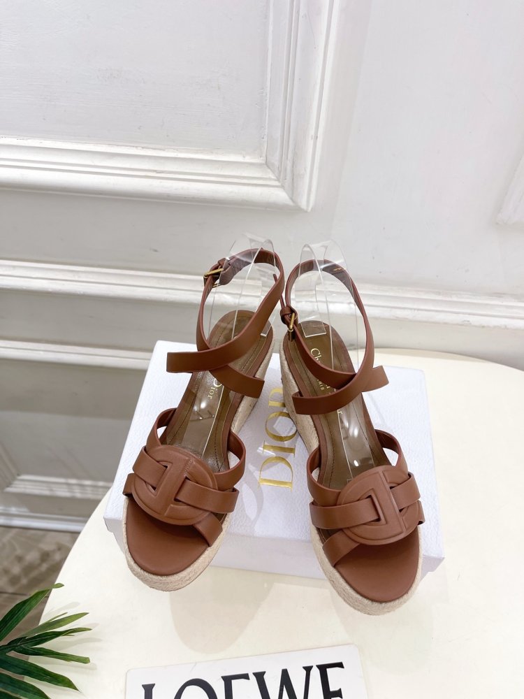 Босоножки на платформе и высоком каблуке