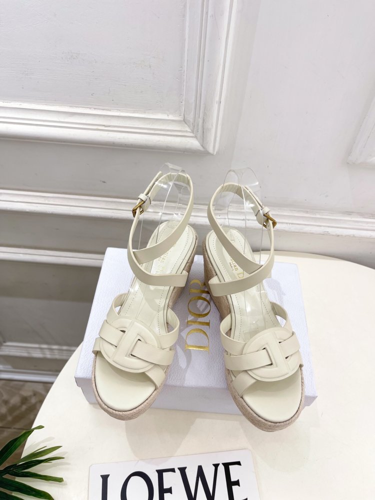 Босоножки на платформе и высоком каблуке