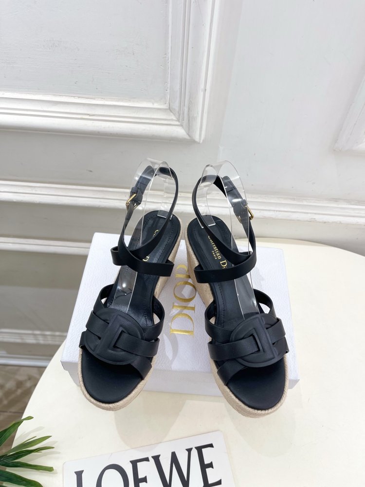 Босоножки на платформе и высоком каблуке