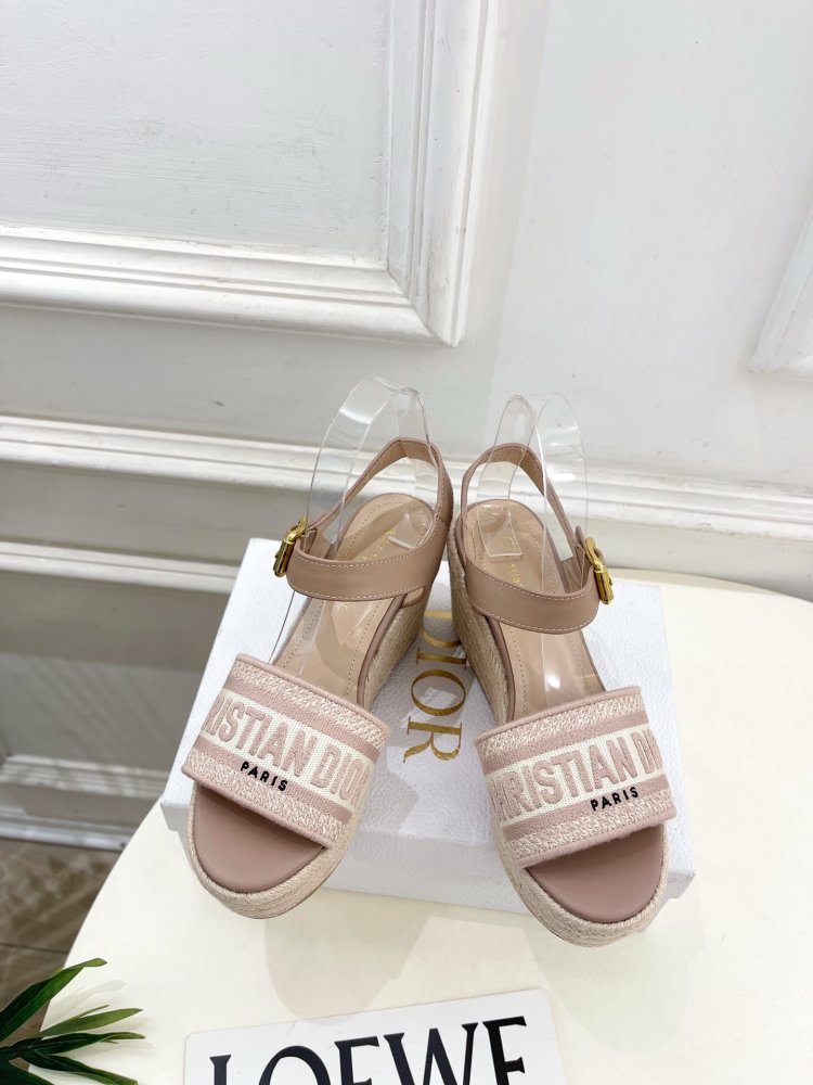 Босоножки на платформе и высоком каблуке