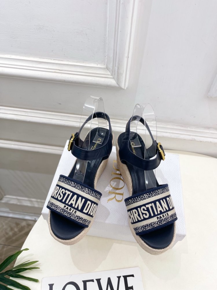 Босоножки на платформе и высоком каблуке