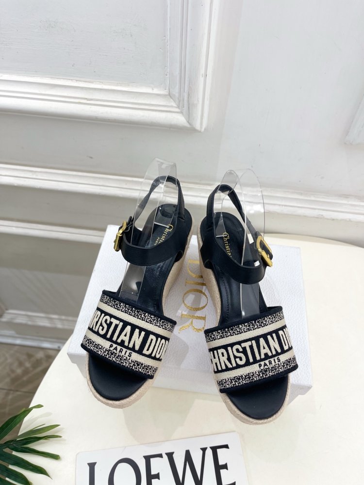 Босоножки на платформе и высоком каблуке