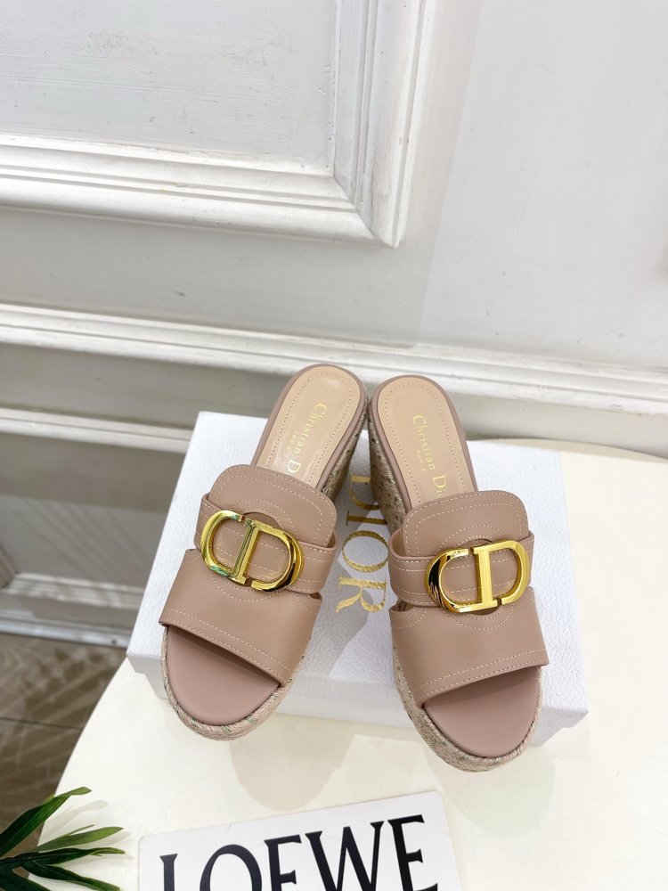 Босоножки на платформе и высоком каблуке