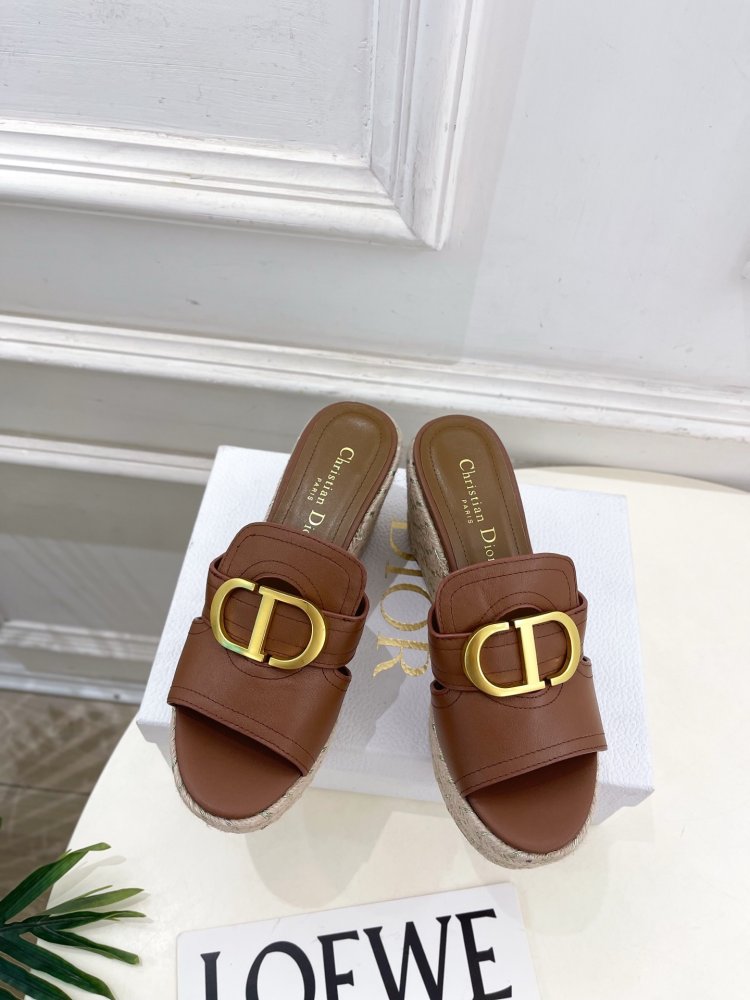 Босоножки на платформе и высоком каблуке