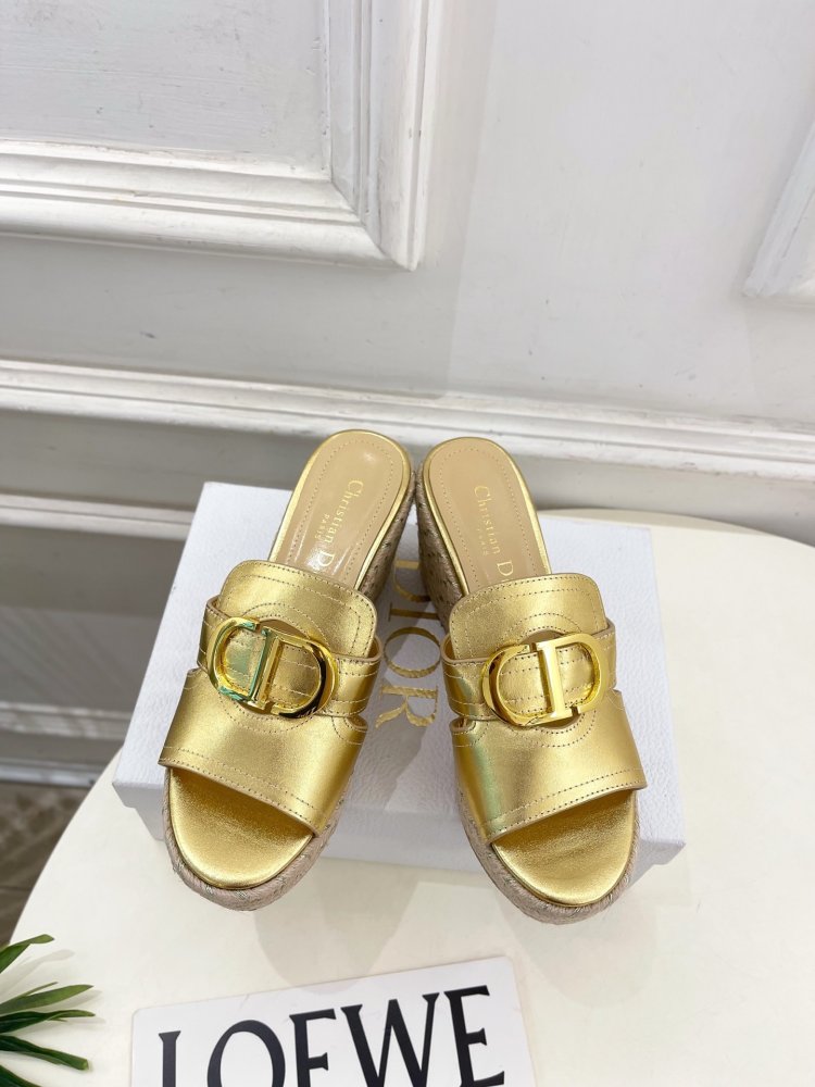 Босоножки на платформе и высоком каблуке