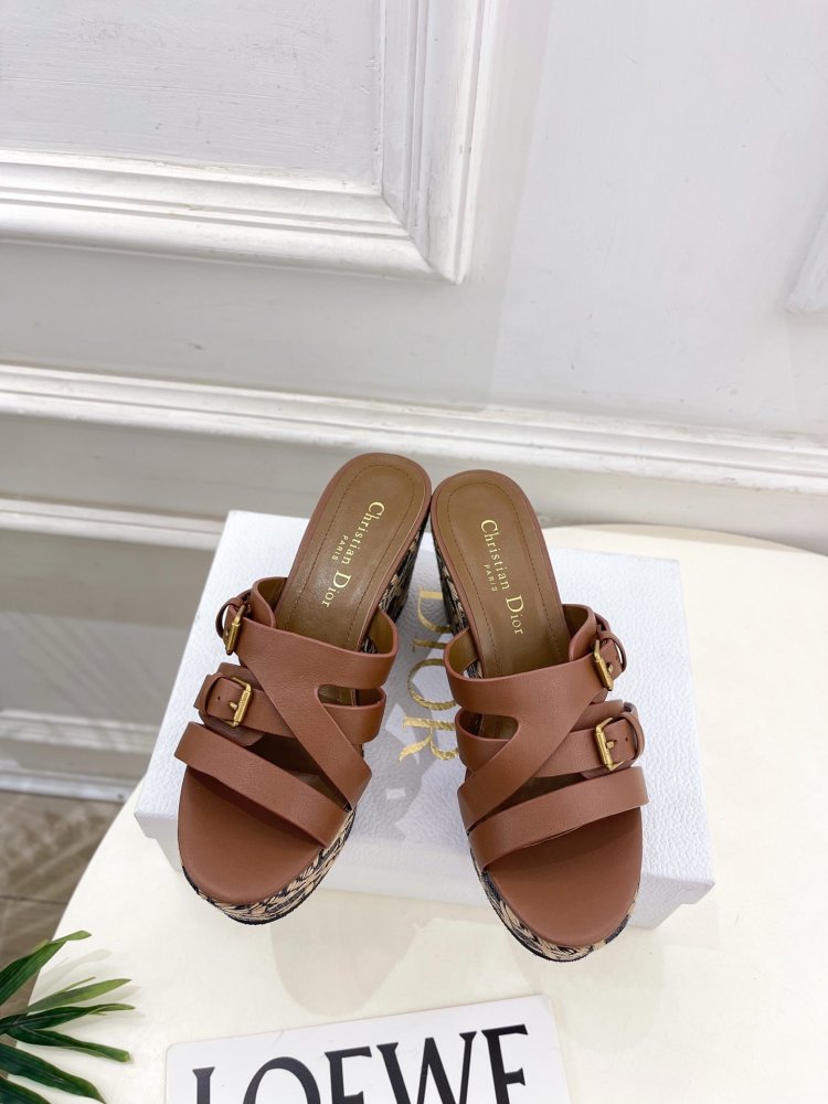 Босоножки на платформе и высоком каблуке