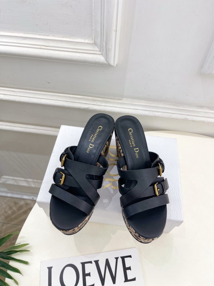 Босоножки на платформе и высоком каблуке