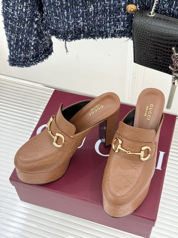 Босоножки на платформе и высоком каблуке фото 2