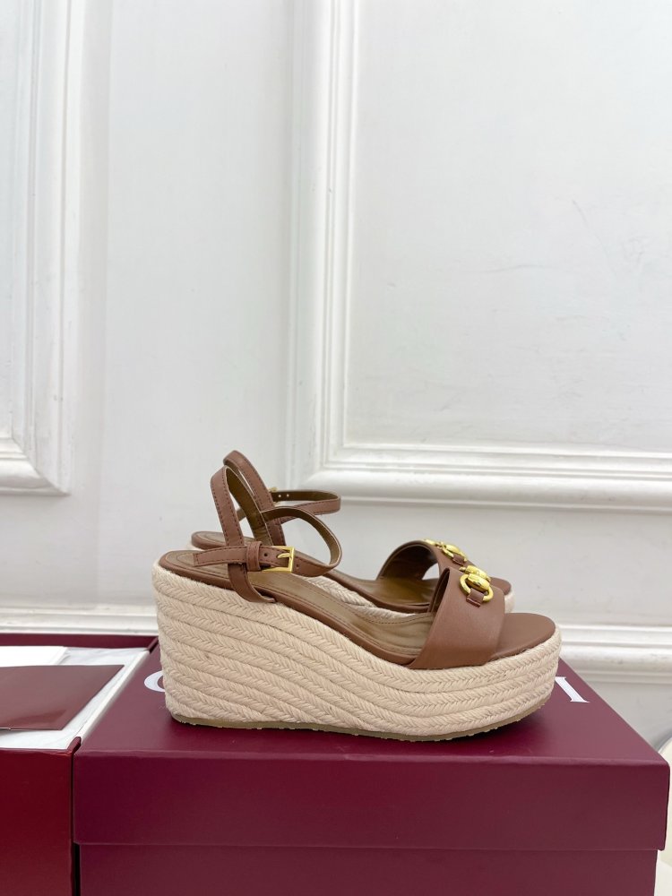 Sandals on platform and high heel фото 2