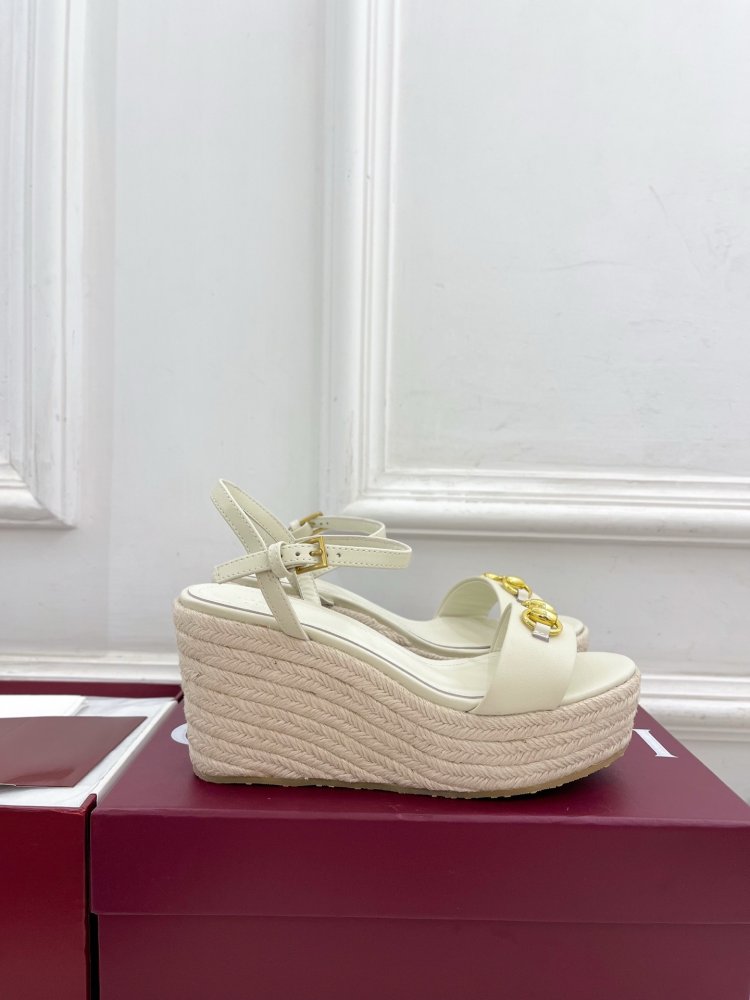 Sandals on platform and high heel фото 2