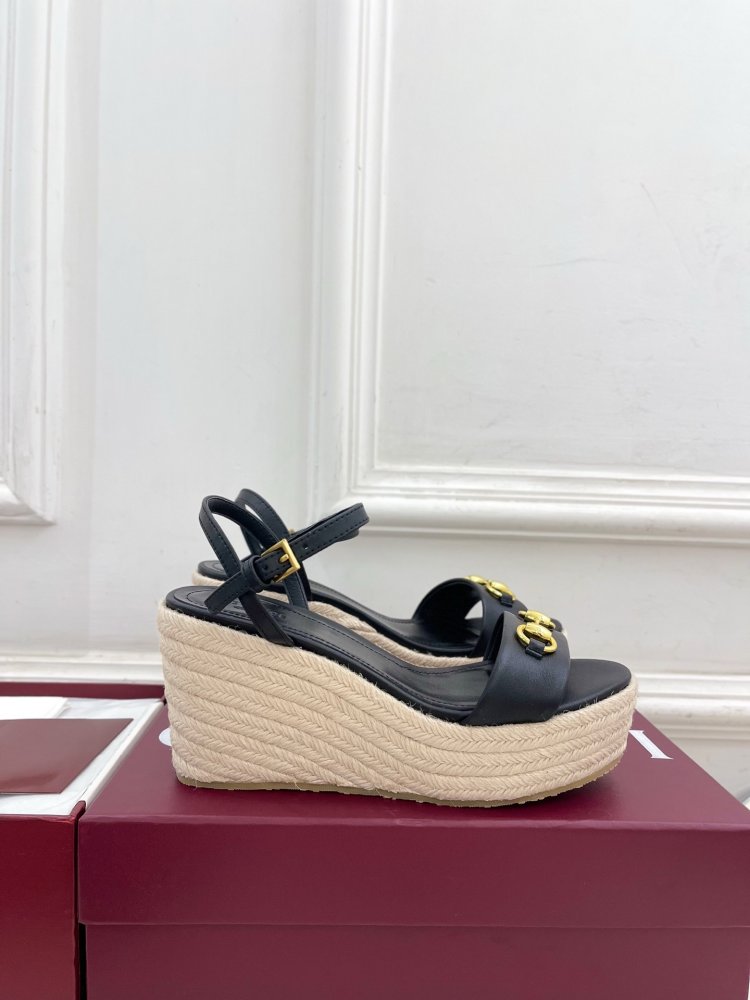 Sandals on platform and high heel фото 2