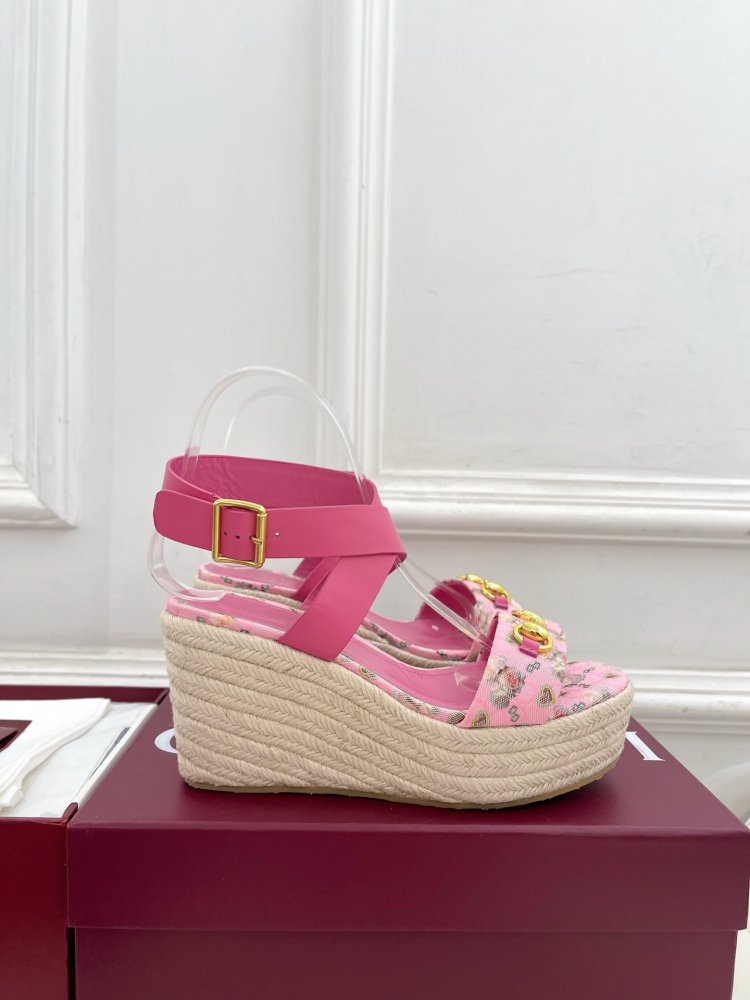 Босоніжки на платформі і високому підборах фото 2