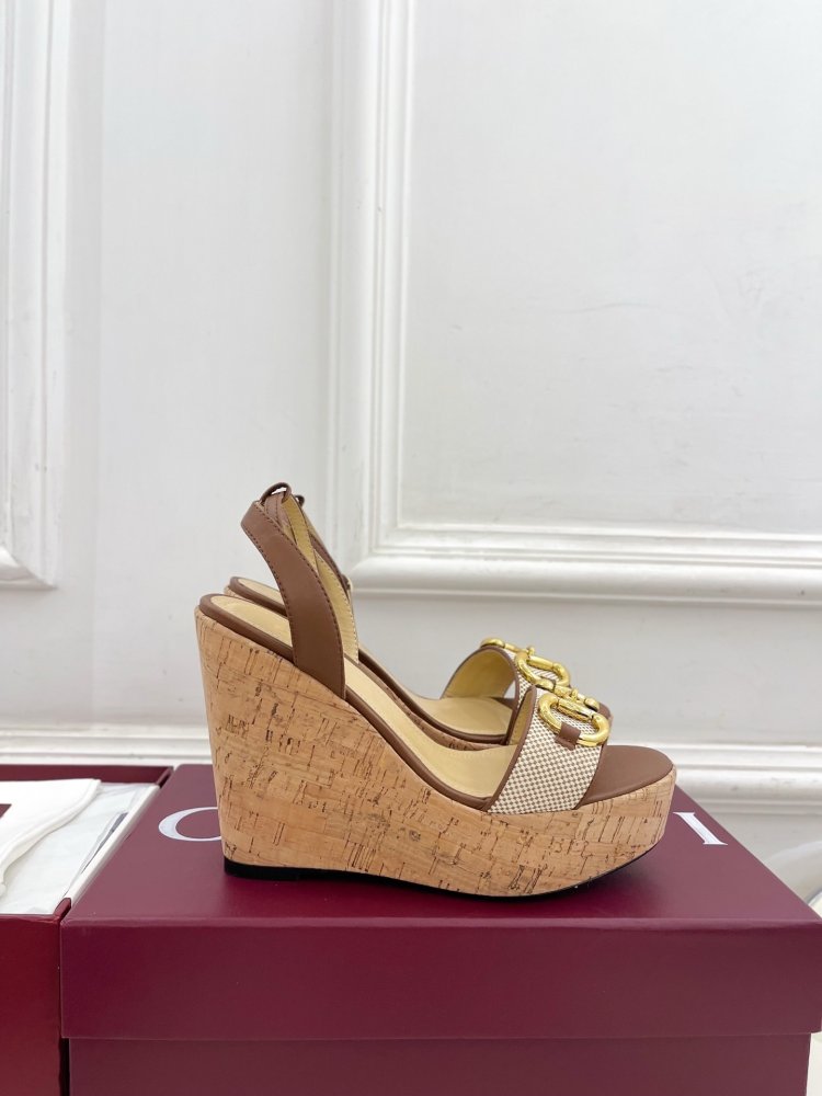 Sandals on platform and high heel фото 2