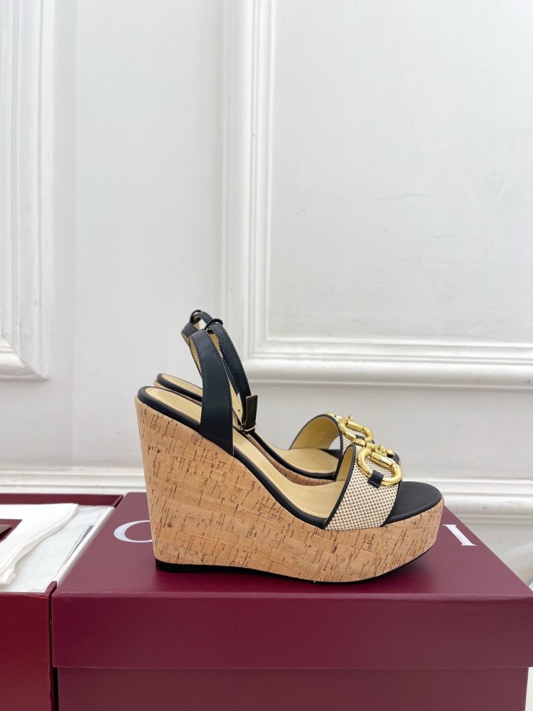 Sandals on platform and high heel фото 2