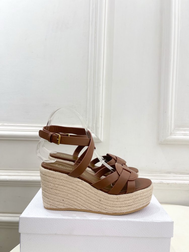 Босоножки на платформе и высоком каблуке фото 2