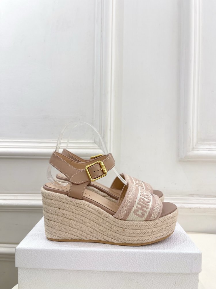 Босоножки на платформе и высоком каблуке фото 2