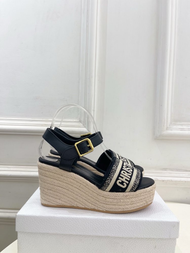 Босоножки на платформе и высоком каблуке фото 2