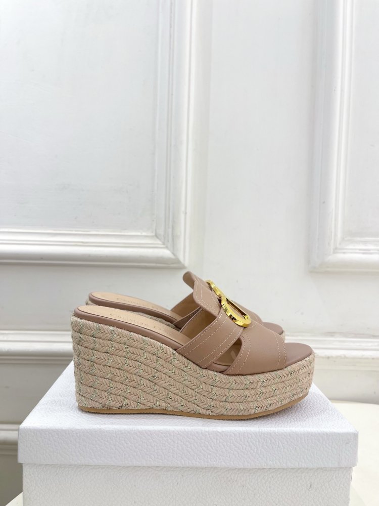 Босоножки на платформе и высоком каблуке фото 2