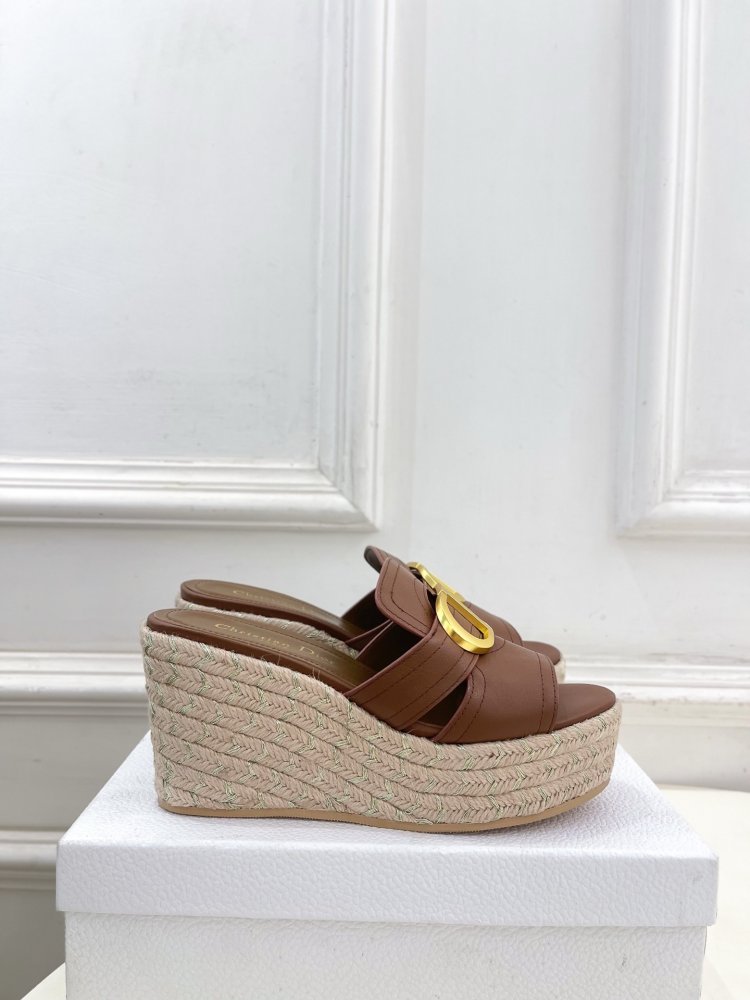 Босоножки на платформе и высоком каблуке фото 2