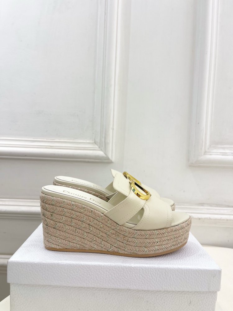 Босоножки на платформе и высоком каблуке фото 2