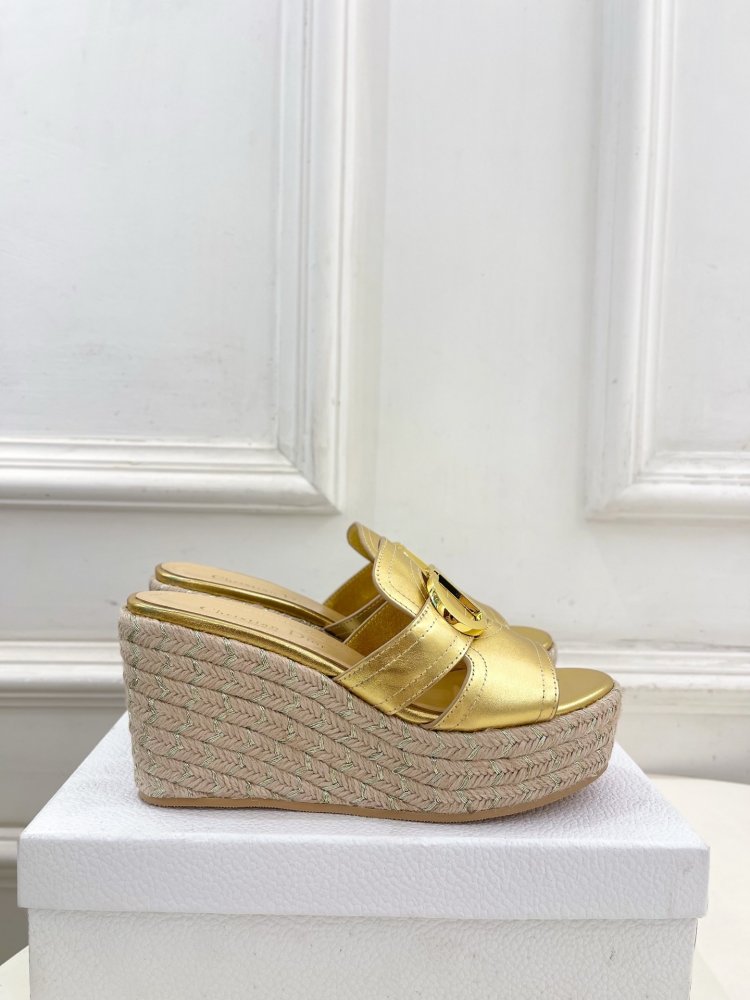 Босоножки на платформе и высоком каблуке фото 2