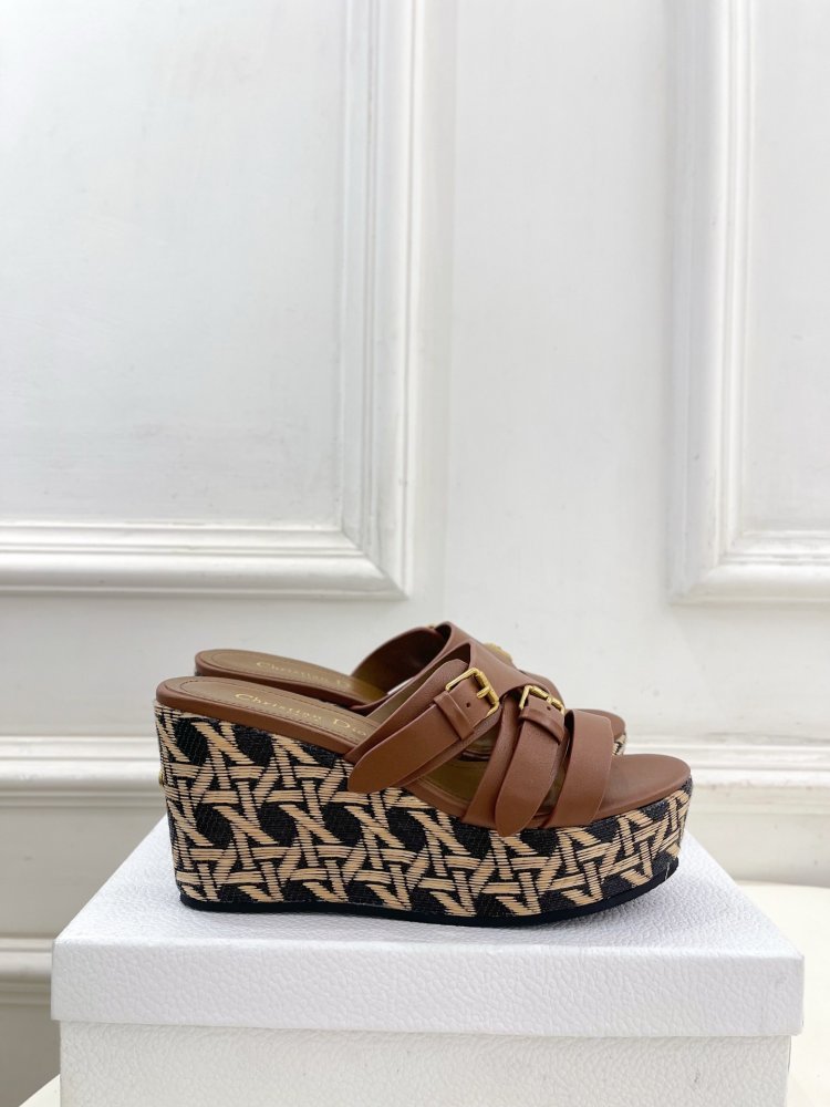 Босоножки на платформе и высоком каблуке фото 2