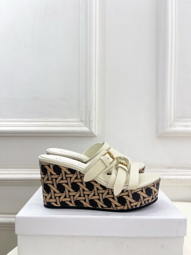 Босоножки на платформе и высоком каблуке фото 2