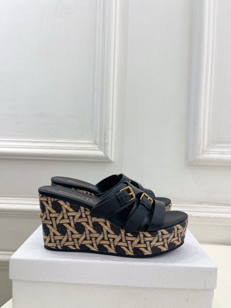 Босоножки на платформе и высоком каблуке фото 2