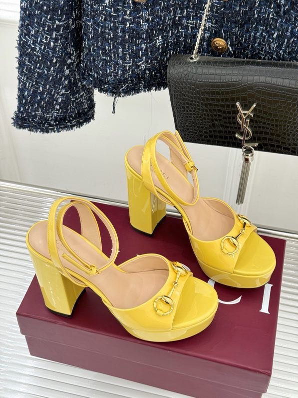 Босоніжки на платформі і високому підборах фото 2