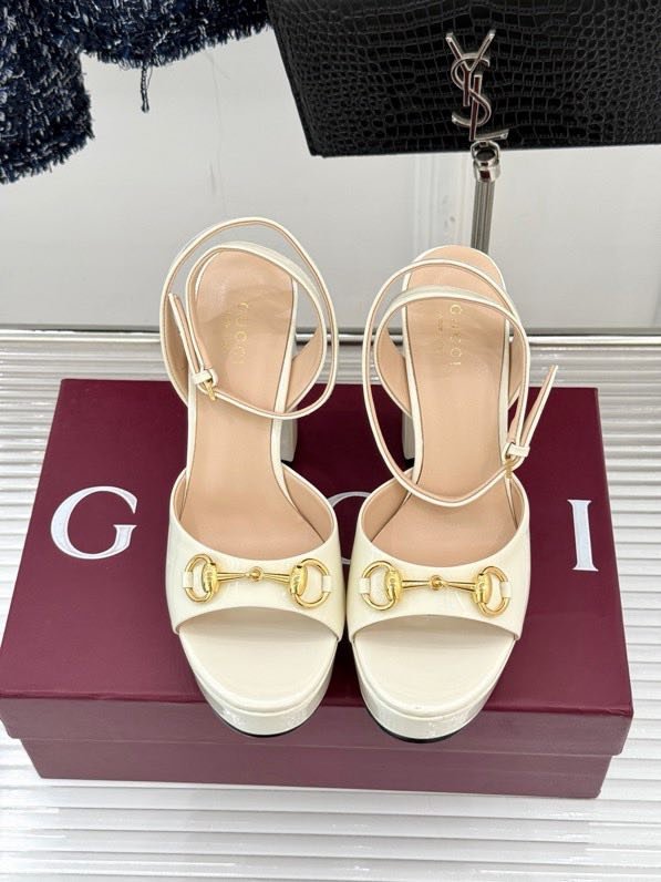 Босоніжки на платформі і високому підборах фото 2