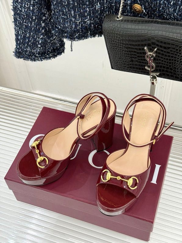 Босоніжки на платформі і високому підборах фото 2