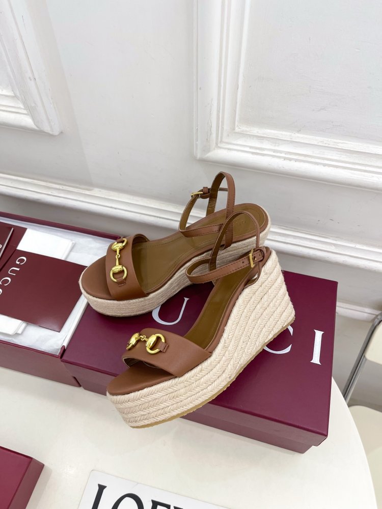 Sandals on platform and high heel фото 3