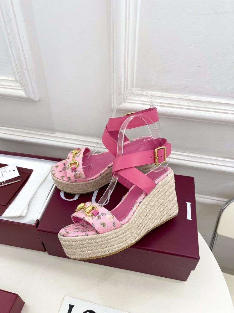 Босоніжки на платформі і високому підборах фото 3