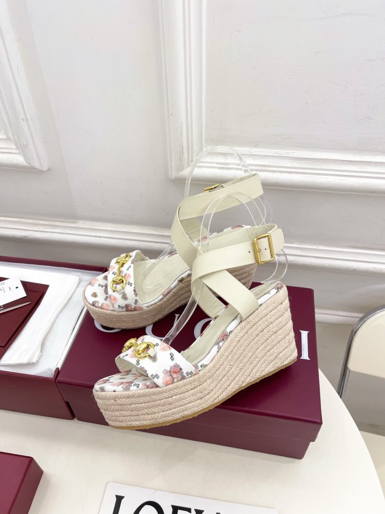 Sandals on platform and high heel фото 3