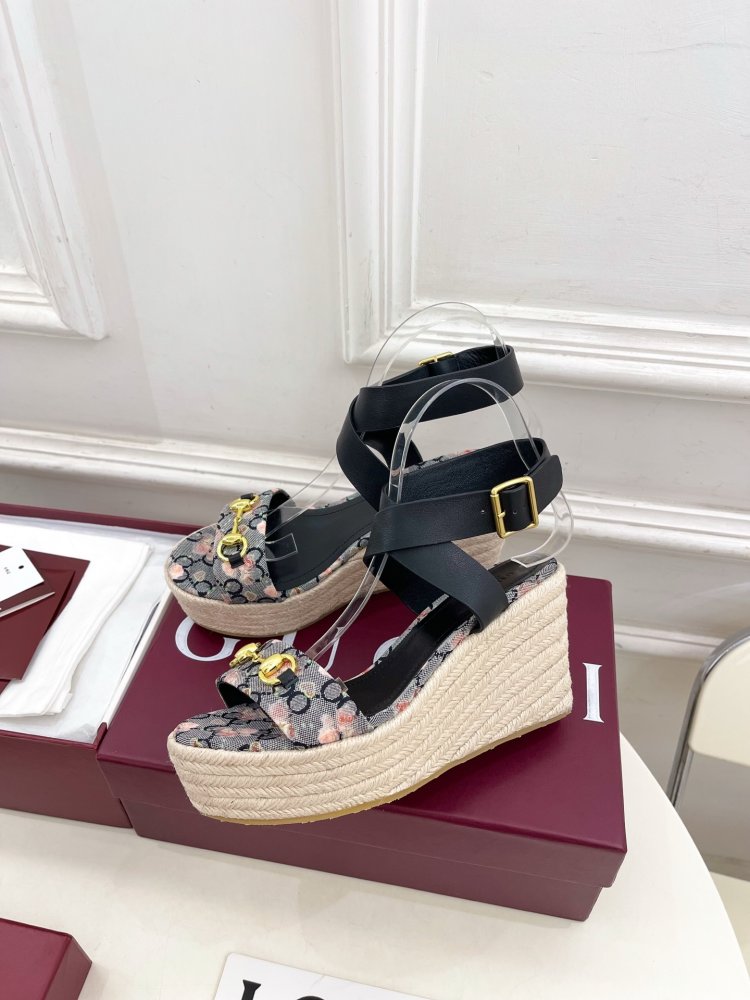 Sandals on platform and high heel фото 3