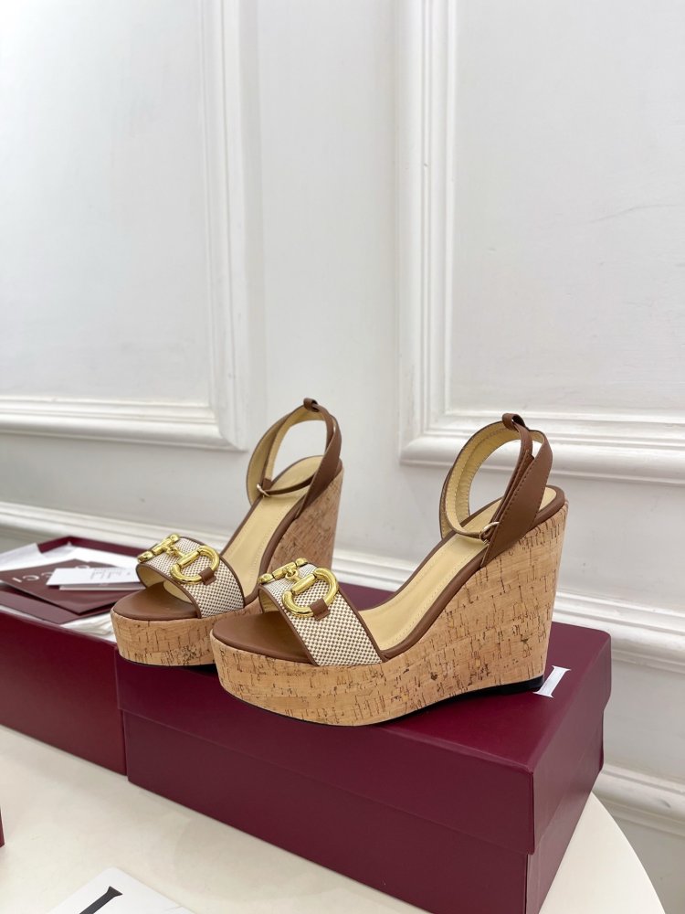 Sandals on platform and high heel фото 3