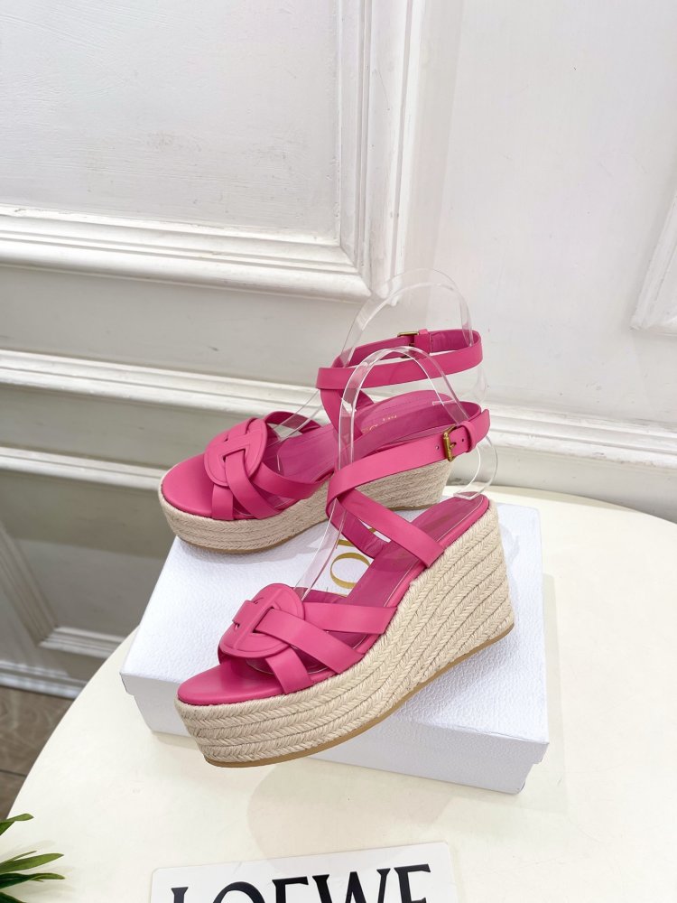 Босоножки на платформе и высоком каблуке фото 3