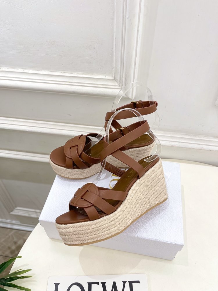 Босоножки на платформе и высоком каблуке фото 3